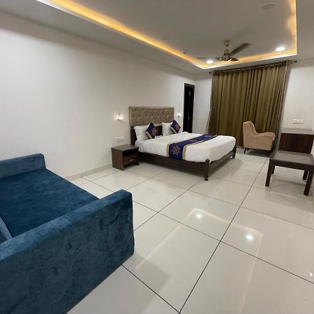 Clover Inn Ουνταϊπούρ Εξωτερικό φωτογραφία