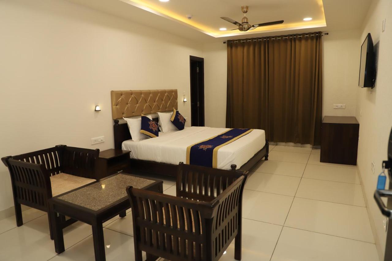 Clover Inn Ουνταϊπούρ Εξωτερικό φωτογραφία