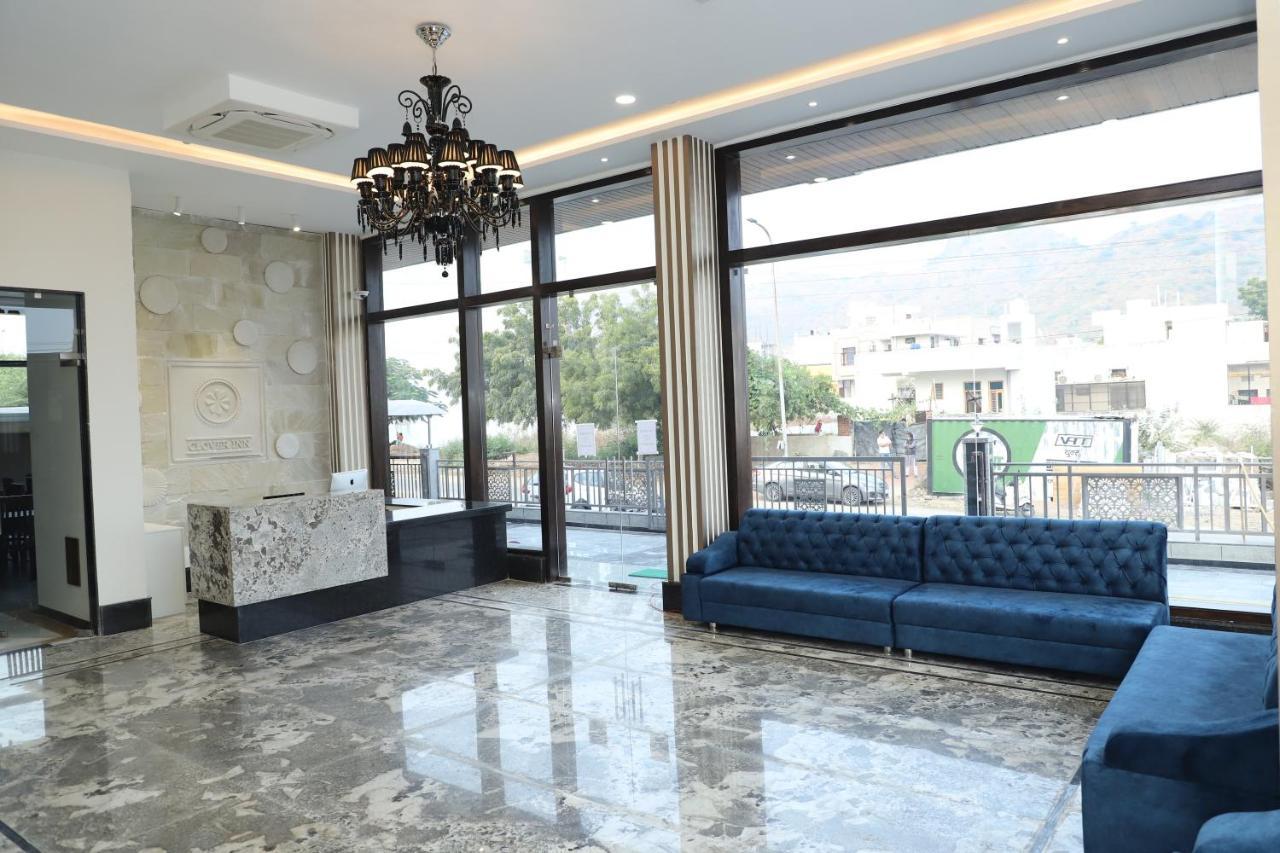 Clover Inn Ουνταϊπούρ Εξωτερικό φωτογραφία