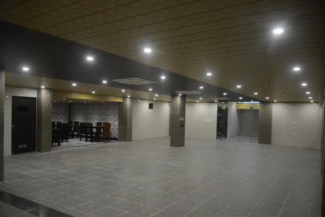 Clover Inn Ουνταϊπούρ Εξωτερικό φωτογραφία