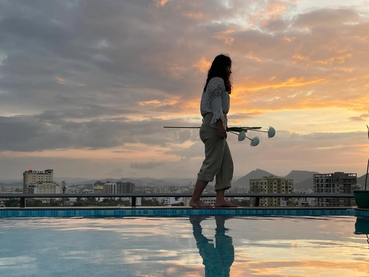 Clover Inn Ουνταϊπούρ Εξωτερικό φωτογραφία
