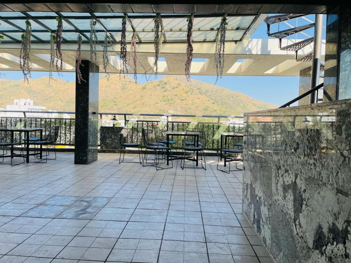 Clover Inn Ουνταϊπούρ Εξωτερικό φωτογραφία