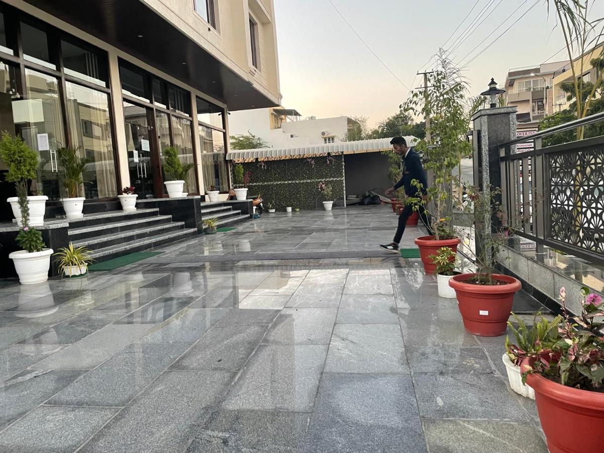 Clover Inn Ουνταϊπούρ Εξωτερικό φωτογραφία